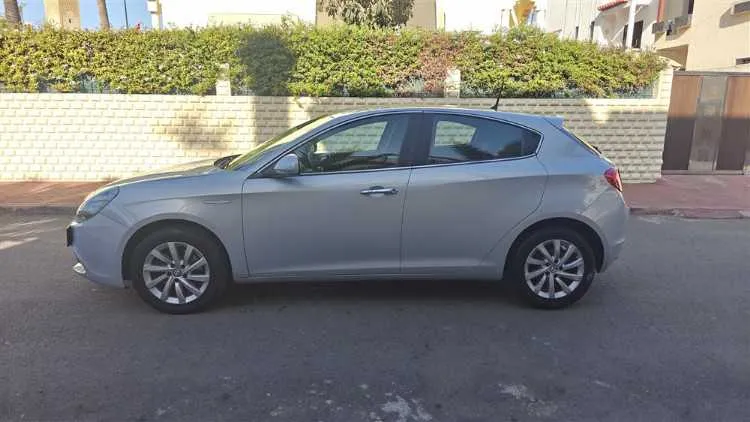 Alfa romeo giulietta - الرباط (2)