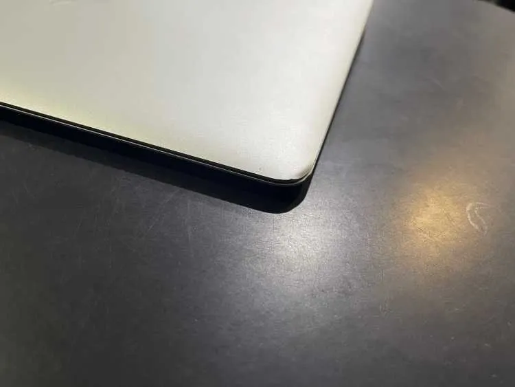 Macbook air (13 pouces 2017) - الرباط (2)