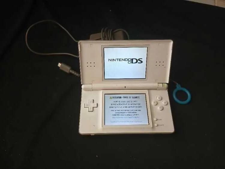 Nintendo ds lite avec chargeur نينتاندو ديواس لايت - وجدة