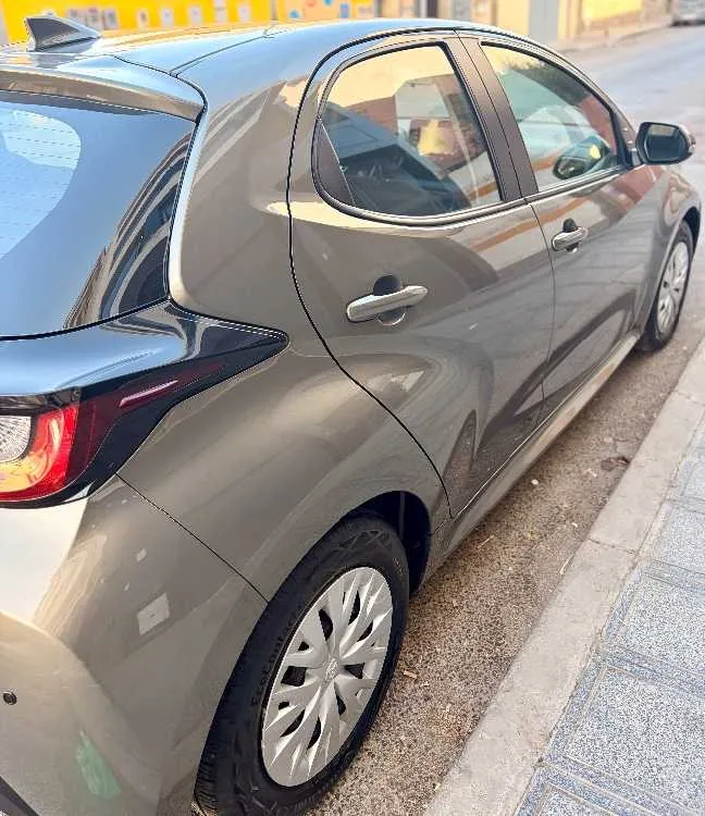 Toyota yaris 16000 km quasi neuve - الدار البيضاء (3)