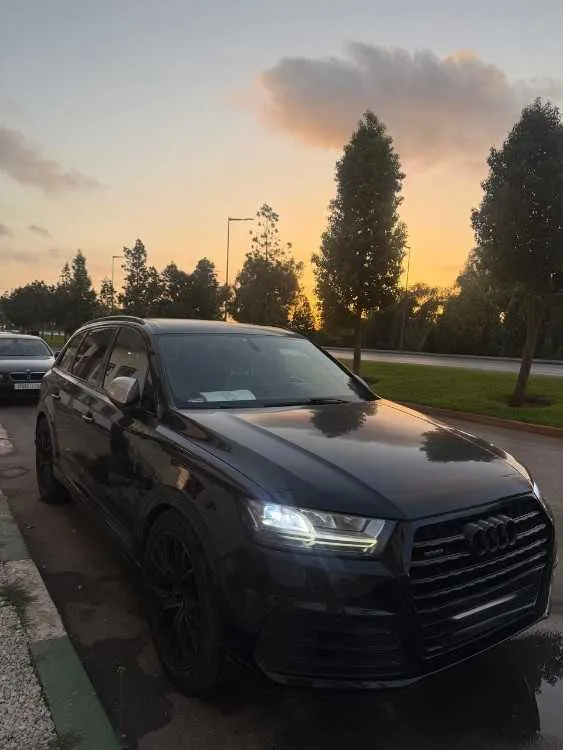 S line audi q7 black 7 places - تمارة (2)