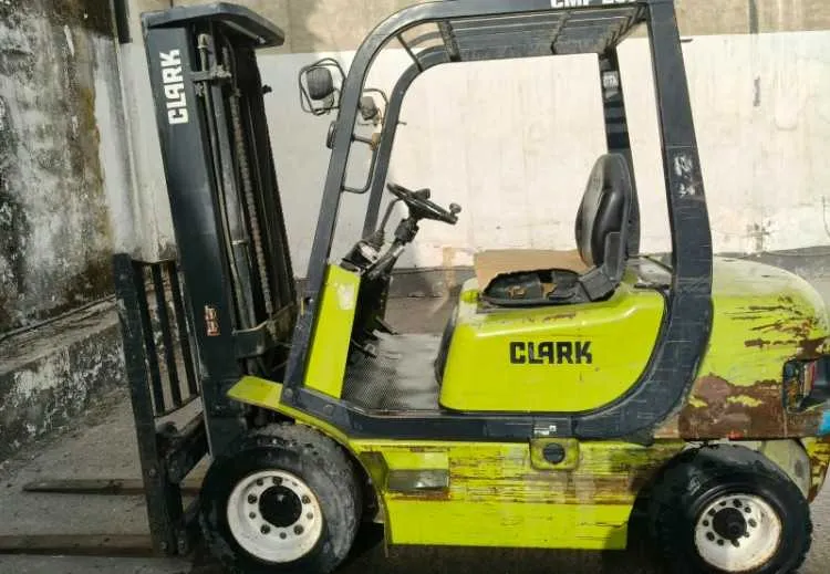 Clark 2.5 tonne en bon état. - الدار البيضاء