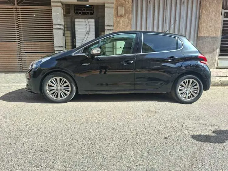Voiture à vendre - الدار البيضاء