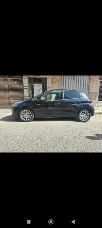 Voiture à vendre - الدار البيضاء (3)