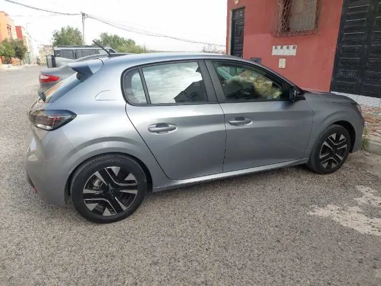 Peugeot  208 active pack - الدار البيضاء