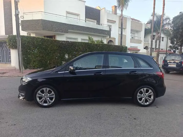Mercedes b180 - الرباط (2)