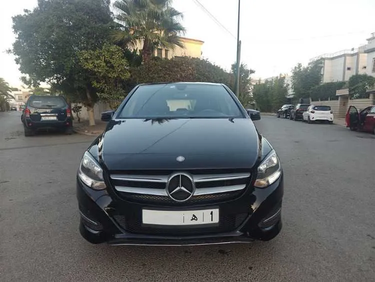 Mercedes b180 - الرباط