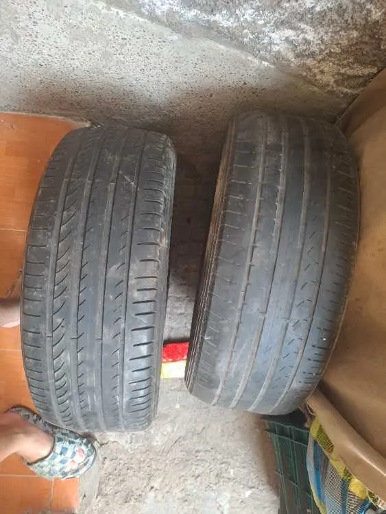 2 pneus pirelli 235/55 r18 en bon état / 2 رواد بي - الدار البيضاء
