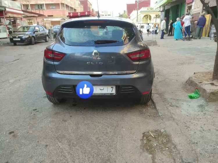 Clio 4 diesel modèle 2017 en bon état - الدار البيضاء (3)