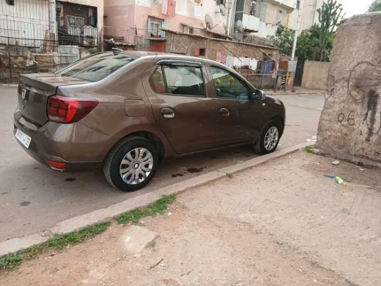 Dacia logan 2019 ba9a n9iya - الدار البيضاء (2)