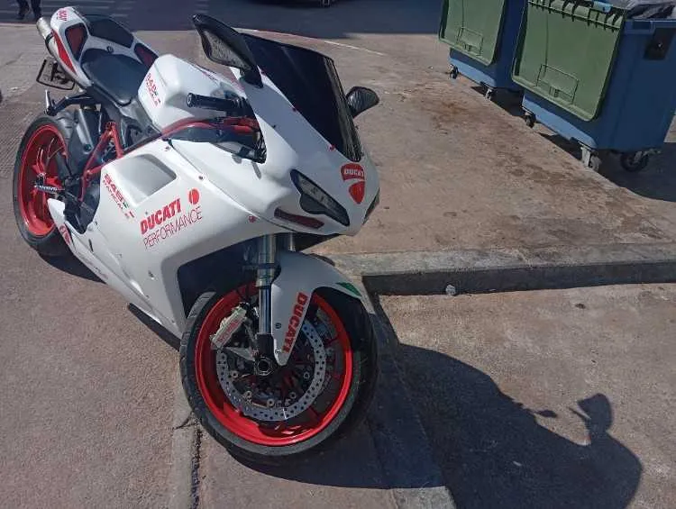 Moto sport itamienne - أكادير