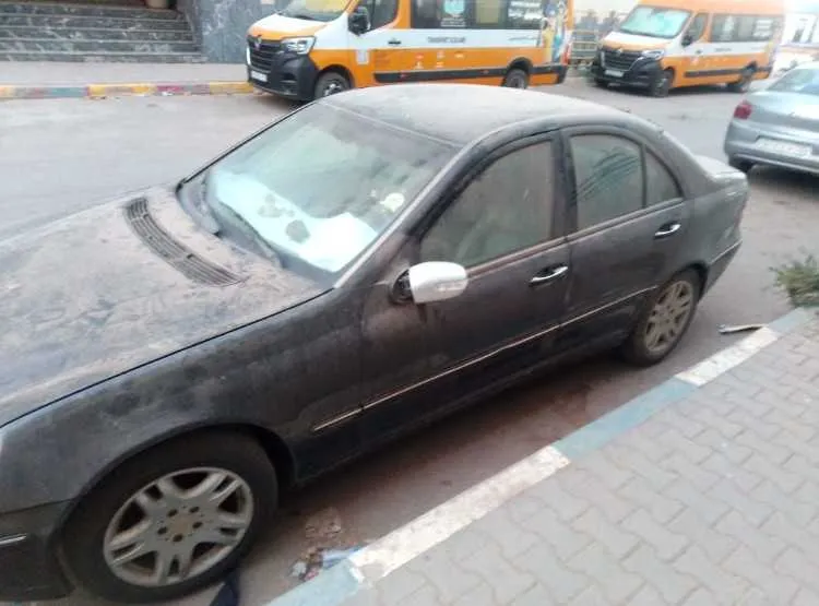 Voiture a vendre pour pieces detaches - الدار البيضاء (2)
