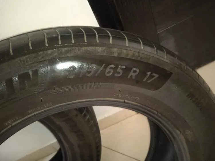 02 pneu michelin 215 65 r 17 - الدار البيضاء (2)