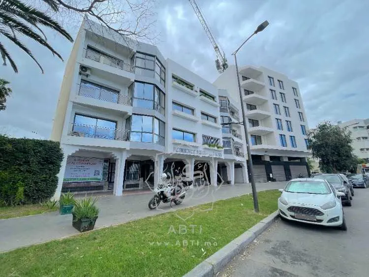 Local 154m² avec terrasse en face marché l'oasis - الدار البيضاء