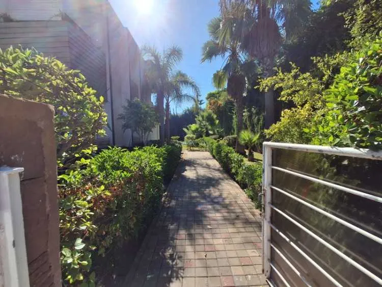 Vend villa de 902 m2 dans resid fermee a bouskoura - بوسكورة (2)