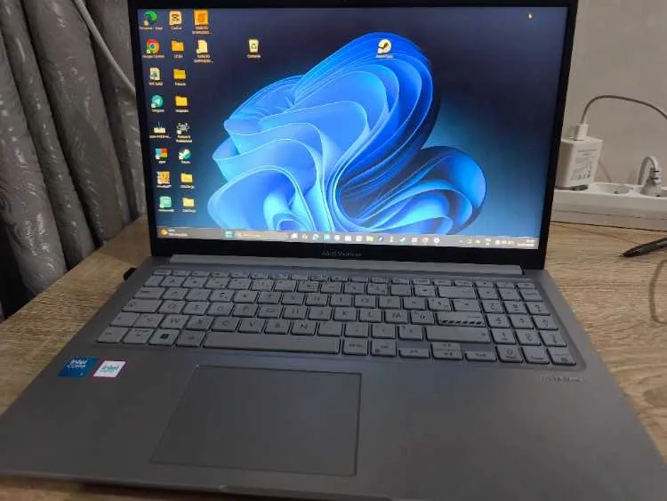 Asus vivobook 15 - مكناس