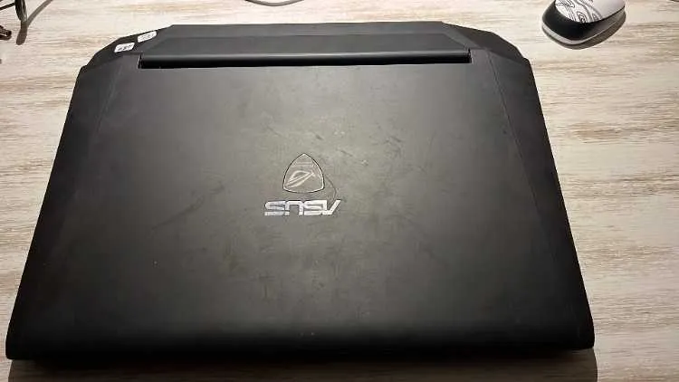 Acer predator 17 x (modèle gx-792-72u8 / mfg date - أكادير