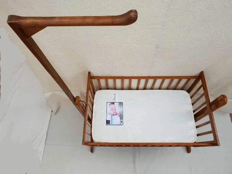 Balancelle lit berceau bébé bois massif et matelas - الدار البيضاء (2)