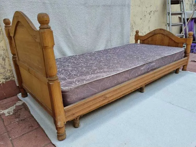 Lit en bois hêtre massif et matelas سرير و مرتبة - الدار البيضاء