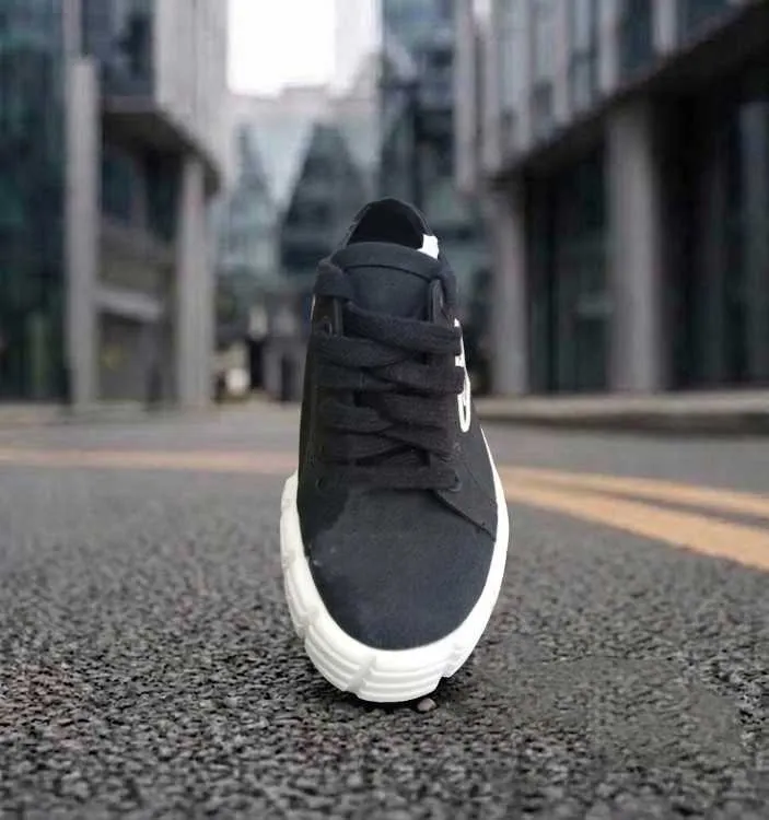 je vends une paire de baskets prada. - الدار البيضاء (3)