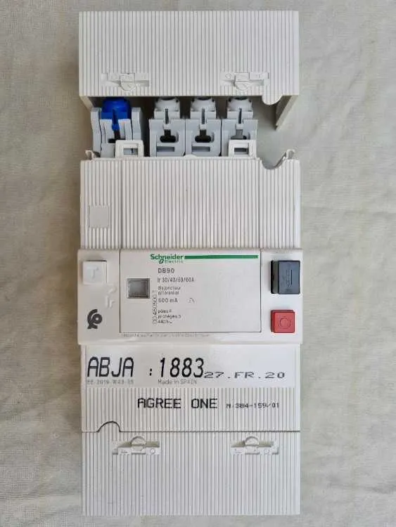 Disjoncteur schneider diff. 4 fils 30 à 60a 500 ma - الدار البيضاء (2)
