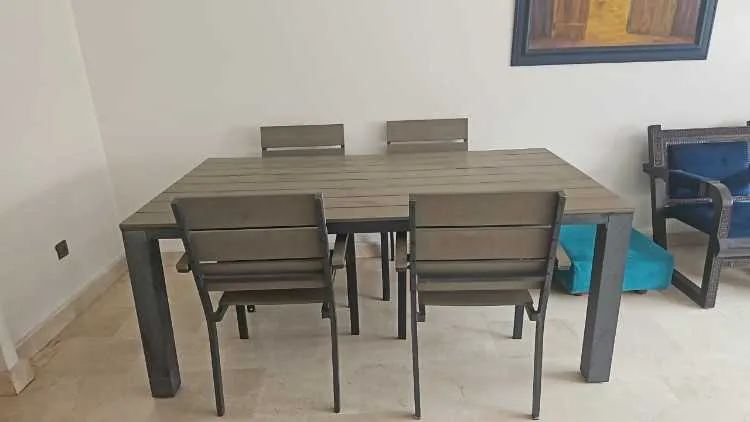 Table à manger + 4 chaises - الدار البيضاء