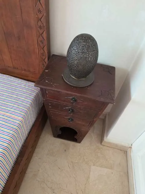 Lit + 2 tables de chevet en bois sculpté - الدار البيضاء (3)