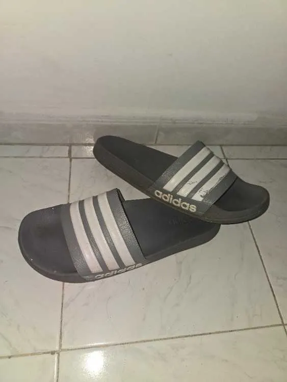 Claquettes adidas originales fabriquées en italie. - الرباط (2)
