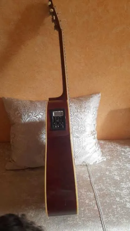 Guitare folk electro-acoustique - الدار البيضاء (3)