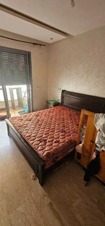 Lit+matelas+commode+table d nuit - الدار البيضاء (3)