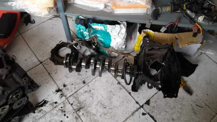 Piece pour moteur 2l custom ford - الدار البيضاء (2)