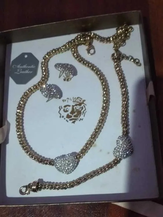 Colier et son bracelet dorés - طنجة