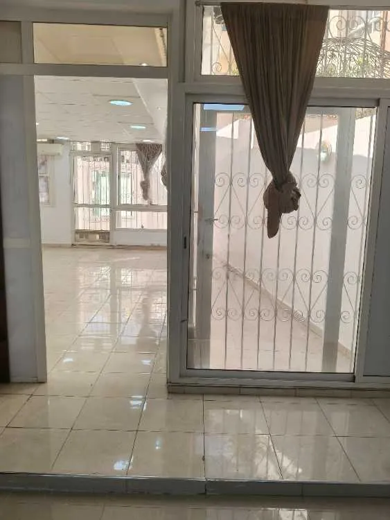 Bureau en face clinique badr bourgogne - الدار البيضاء