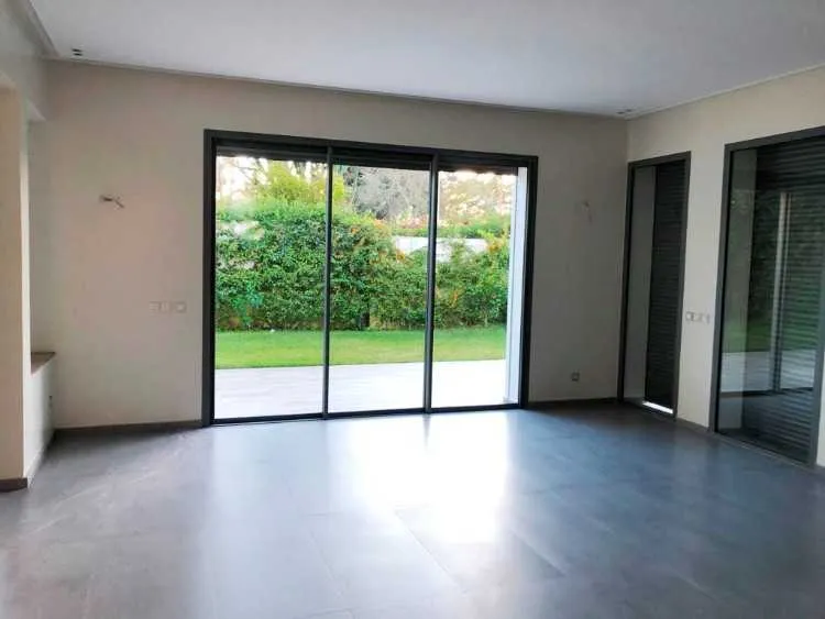 Location villa neuve moderne bien située à souissi - الرباط