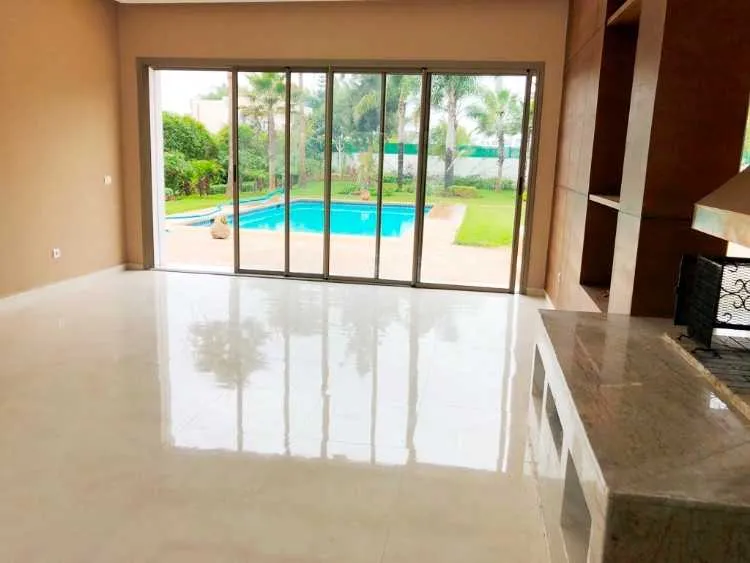 Villa neuve avec piscine à louer à souissi - الرباط (3)