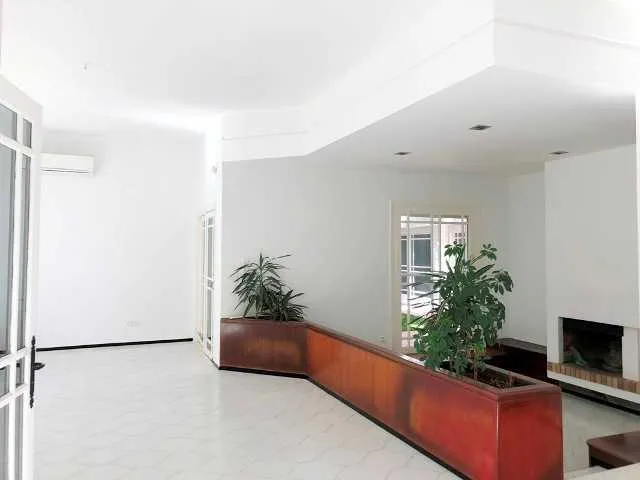 Belle villa avec piscine à louer à souissi - الرباط (2)