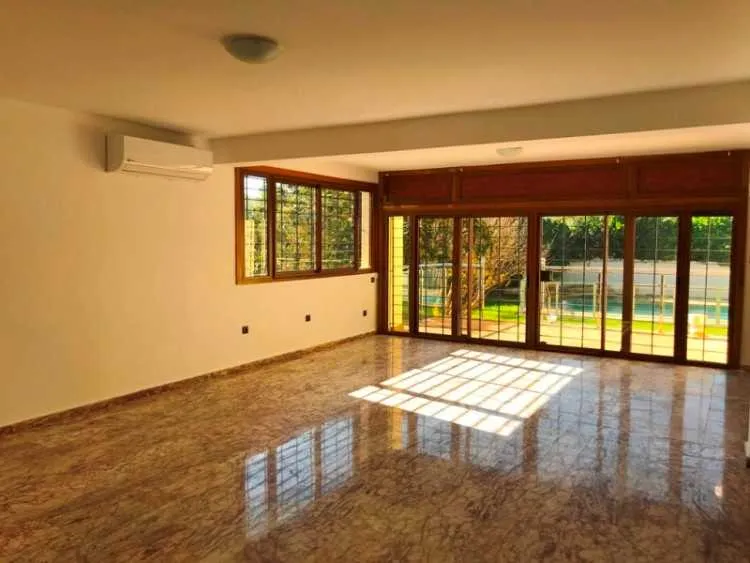 Très jolie villa d’architecte piscine à souissi - الرباط (2)