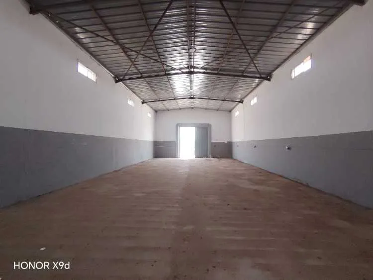 Hangar sur le bd entre mediuna et garra - الدار البيضاء (2)