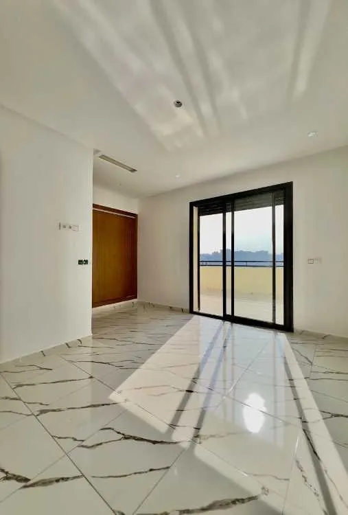 Studio avec terrasse à roches noir - الدار البيضاء (2)
