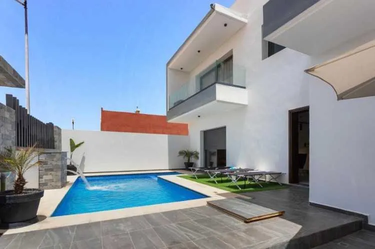 Villa avec piscine privée - Autre ville / (2)