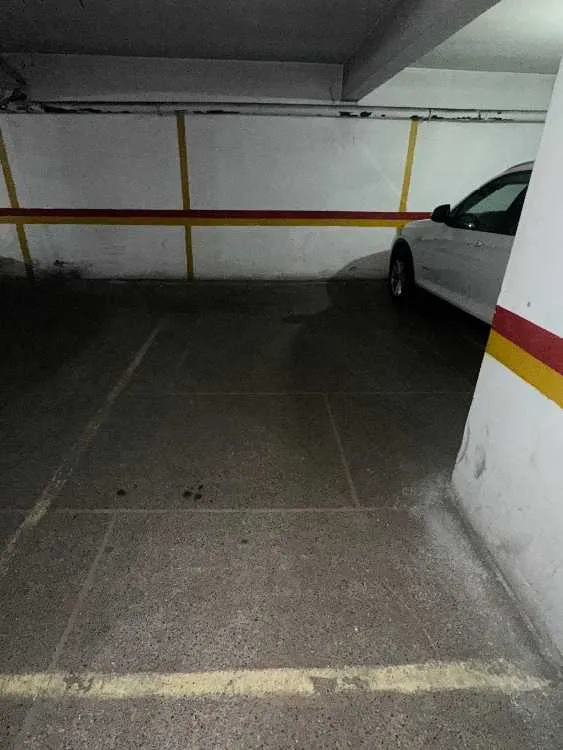 Grande place de parking de 16m2 à louer – 2 mars - الدار البيضاء