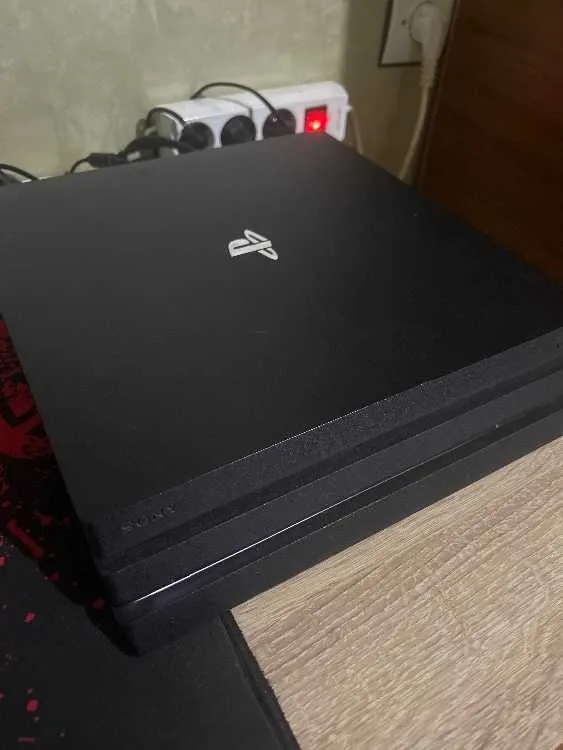 Ps4 pro +manette - أكادير (3)