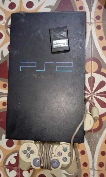 Playstation 2 ps2 + manette + memory card 8mb - فاس (2)