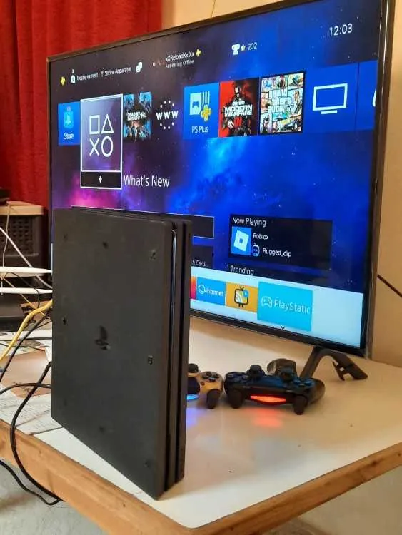 Ps4 pro 1tb + 2 manettes + mafia iii + caméra sony - بني ملال