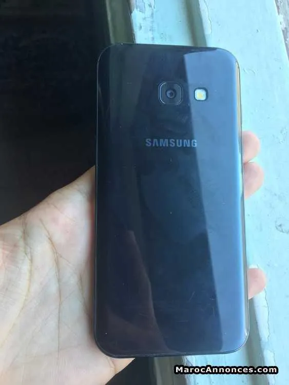 Samsung a3  2017 - الدار البيضاء (2)