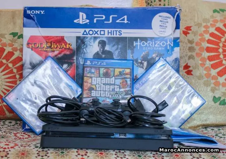 Ps4 slim online avec une manette et 3 jeux - الدار البيضاء