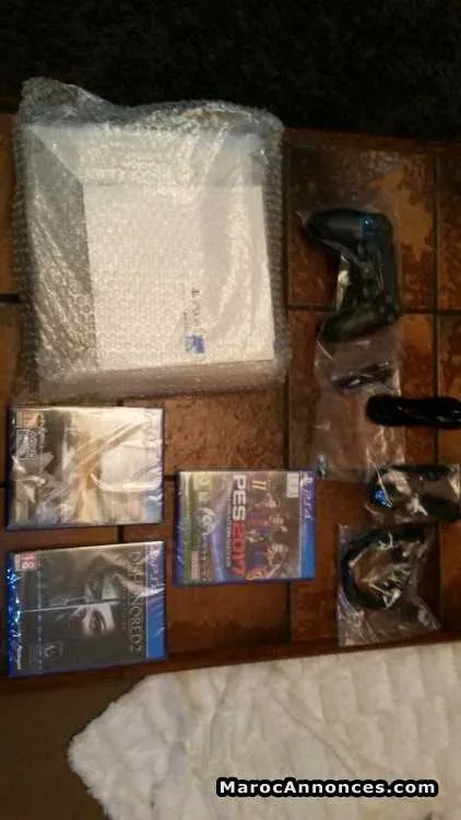 Ps4 slim 3 jeux - الدار البيضاء