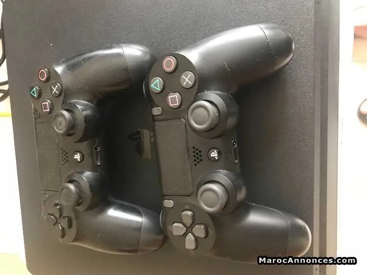 Ps4 slim neuve avec 6 jeux et 2 manettes - الدار البيضاء