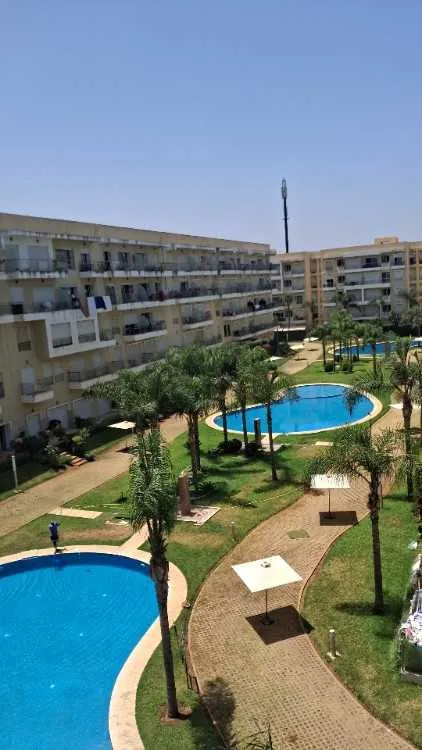 Joli apt 3 piscines 5 min de la plage bouznika - بوزنيقة