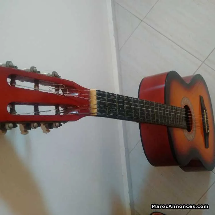Guitar classic pour amateur + kado - الدار البيضاء